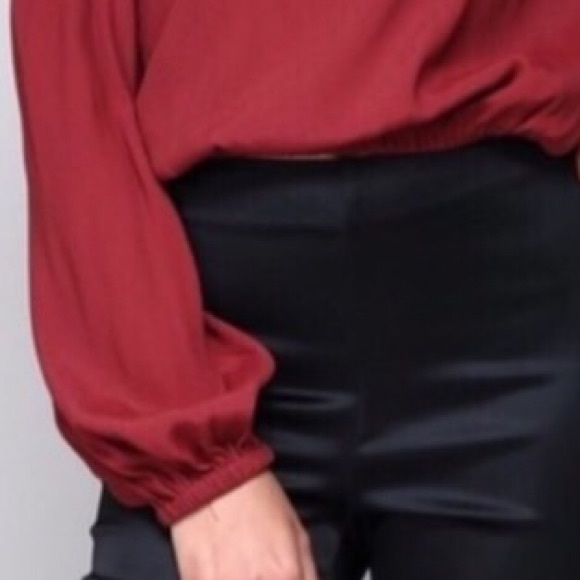 LAST 1❤️Beautiful Off The Shoulder Grommet Blouse - Picture 5 of 6